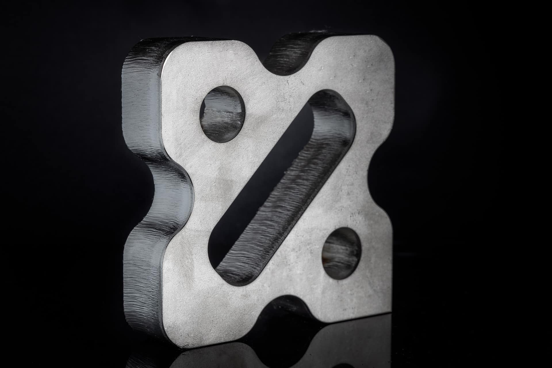 campione-acciaio-taglio-lineare-nero